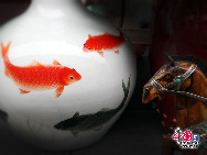 Den Panjiayuan-Markt gibt es seit 1992. Er ist mittlerweile zu einem Markt für antike Kunst geworden, auf dem man die alte chinesische Volkskultur selbst erleben kann. Der heutige Antikmarkt Panjiayuan ist nicht mehr einfach nur ein Ortsname, sondern neben der Großen Mauer und der Peking-Ente die Visitenkarte von Beijing. 