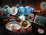 Den Panjiayuan-Markt gibt es seit 1992. Er ist mittlerweile zu einem Markt für antike Kunst geworden, auf dem man die alte chinesische Volkskultur selbst erleben kann. Der heutige Antikmarkt Panjiayuan ist nicht mehr einfach nur ein Ortsname, sondern neben der Großen Mauer und der Peking-Ente die Visitenkarte von Beijing.