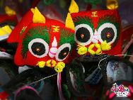 Den Panjiayuan-Markt gibt es seit 1992. Er ist mittlerweile zu einem Markt für antike Kunst geworden, auf dem man die alte chinesische Volkskultur selbst erleben kann. Der heutige Antikmarkt Panjiayuan ist nicht mehr einfach nur ein Ortsname, sondern neben der Großen Mauer und der Peking-Ente die Visitenkarte von Beijing.