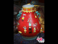 Den Panjiayuan-Markt gibt es seit 1992. Er ist mittlerweile zu einem Markt für antike Kunst geworden, auf dem man die alte chinesische Volkskultur selbst erleben kann. Der heutige Antikmarkt Panjiayuan ist nicht mehr einfach nur ein Ortsname, sondern neben der Großen Mauer und der Peking-Ente die Visitenkarte von Beijing.