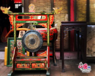 Den Panjiayuan-Markt in Beijing gibt es seit 1992. Er ist mittlerweile zu einem Markt für antike Kunst geworden, auf dem man die alte chinesische Volkskultur selbst erleben kann.