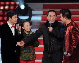 Zhang Yimou ist vielen als einer der besten chinesischen Regisseure bekannt. Doch nur wenige wissen, dass er auch Texte und Lieder schreibt.