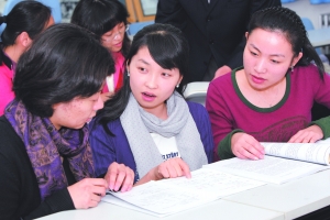 Die chinesische Regierung plant, die Zahl an akademischen Master-Abschlüssen zugunsten von Fach-Masterabschlüssen an Universitäten zu reduzieren. Dies ist eine willkommene Änderung für Studenten, die sich um ihre Jobchancen sorgen.