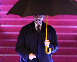 US-Präsident Barack Obama begann seinen viertägigen China-Besuch am Sonntagabend in der ostchinesischen Finanzmetropole Shanghai. Es handelt sich dabei um den ersten Staatsbesuch des neuen amerikanischen Präsidenten seit seinem Amtsantritt im Januar 2009.
