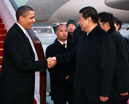 US-Präsident Barack Obama ist am Montag um 16 Uhr 50 von Shanghai aus in Beijing eingetroffen. Er wurde vom chinesischen Vize-Staatspräsidenten Xi Jinping auf dem Flughafen begrüßt.
