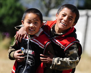 Die Waisenschule in Yunnan bietet ein Zuhause, Bildung und Ausbildung für die elternlosen Kinder von 18 ethnischen Minderheiten.