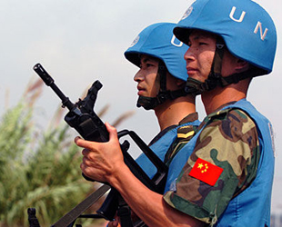 China wird entschieden die Friedensmission unter der Leitung der UNO unterstützen. Auf Forderung der UNO wird China seine Blauhelm-Truppen ausbauen und weiter zur Wahrung von Frieden und Sicherheit der Welt beitragen.