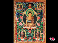 Ein Thangga-Gemälde, vom Künstler Niangben geschaffen. Er hatte am 15. November in Beijing eine Thangga-Gemälde-Ausstellung. Thangga ist ein tibetisches Wort für Gemälde auf Rollen aus farbiger Seide und Stoffen. Das sind jene religiösen Gemälderollen, welche in den Hallen hängen, damit die Tibeter besser beten können.