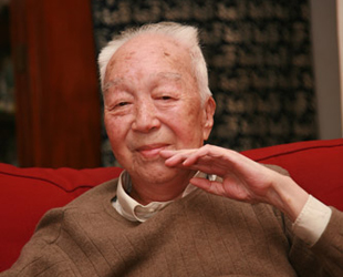 Yang Xianyi war ein renommierter Übersetzer, der dafür bekannt war, dass er zahlreiche chinesische Klassiker wie den Roman 'Der Traum der Roten Kammer' ins Englische übersetzte. Am Montag ist er in Beijing im Alter von 95 Jahren gestorben.