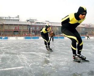 Der Winter ist die beste Zeit, in der Freien Natur Eisschlitten zu fahren. Wir stellen ihnen die besten sechs Plätze in Peking vor, um unter dem freien Himmel Schlittschuh zu laufen.