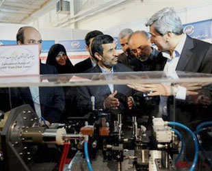 Der Chef der Iranischen Atomenergiebehörde (IAEO) Ali Akbar Salehi sagte am Dienstag, dass der Iran in der Anlage bei Natanz damit begonnen habe, auf 20 Prozent angereichertes Uran herzustellen. Dies berichtete die offizielle Nachrichtenagentur IRNA.
