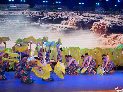 Die Jahrmärkte sind eine besondere historische Attraktion geworden und spielen bei der Verbreitung der traditionellen chinesischen Volkskultur eine wichtige Rolle. (Tante und Onkel tanzen auf dem Platz, was für zusätzliche Stimmung beim Frühlingsfest sorgt.)