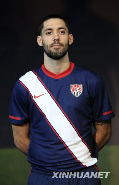 Am vergangenen Wochenende wurden neue Trikots von Slowenien, Australien, den USA, Portugal, England, Brasilien, Niederlanden, Südkorea, Neuseeland und Serbien für WM 2010 in Südafrika vorgestellt.