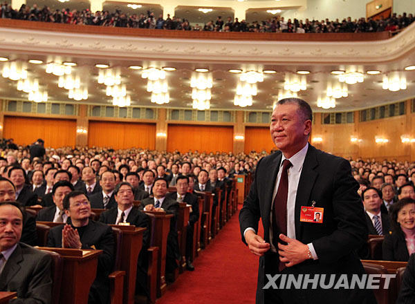 Am Samstagvormittag wurde die dritte Tagung des 11. Landeskomitees der Politischen Konsultativkonferenz des chinesischen Volkes (PKKCV) in Beijing abgeschlossen. Dabei wurde Edmund Ho Hau Wah zum Vizevorsitzenden des 11. Landeskomitees der PKKCV gewählt.
