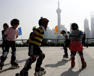 Der Bund in Shanghai wurde am Sonntag nach einem 33 Monate langen Renovierungsprojekt wieder eröffnet, um zu Beginn der Expo 2010 die Gäste der Stadt zu begrüßen.