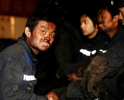 Bei einem Grubenunglück im Norden Chinas sind am Sonntag 153 Kumpel eingeschlossen worden. 261 Arbeiter befanden sich nach Behördenangaben in der Kohlegrube, als der Schacht überflutet wurde. 108 davon konnten bereits gerettet werden.