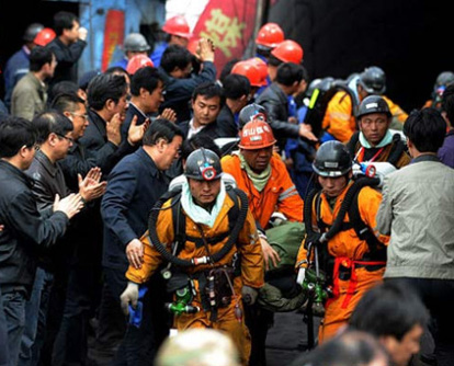Acht Tage nach dem Unglück in einem Kohlebergwerk von Wangjialing in der Provinz Shanxi konnten bis Montag 115 der insgesamt 154 verschütteten Kumpel aus der überfluteten Grube gerettet werden.