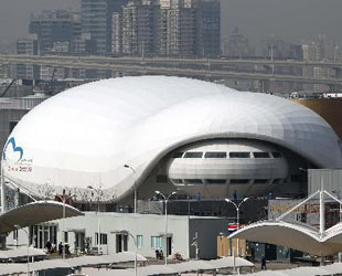 Der chinesische Luftfahrt-Pavillon der Shanghaier Expo 2010 ist am Freitag fertiggestellt worden. Als erster Pavillon für Luftfahrt in der Geschichte der Weltausstellung sieht der Pavillon wie eine Wolke aus und verfügt über zwei Stockwerke.