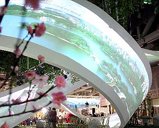 Die Pavillons der chinesischen Provinzen auf der Expo 2010 werden in buntes Licht getaucht. Kurz vor der Eröffnung der EXPO in Shanghai schalteten die Techniker am Samstagabend alle Beleuchtungsanlagen der Pavillons ein. Während dieses Tests verwandelten sich die Gebäude in spektakuläre bunte Lichtkunstwerke.
