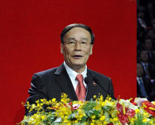 Chinas Vizeministerpräsident Wang Qishen hält eine Rede auf der Eröffnungsfeier der Expo. Die Weltausstellung wurde heute Abend eröffnet.