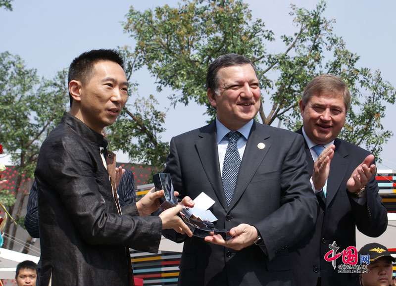 Der Belgien-EU-Pavillon ist am Samstag offiziell eröffnet worden. Der zu Besuch in Shanghai weilende Präsident der EU-Kommission, Jose Manuel Barroso, nimmt an der Eröffnungszeremonie teil und hielt eine Rede.