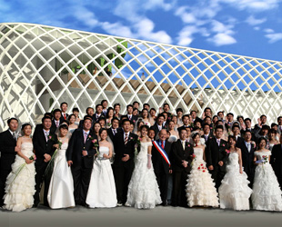 Am 11. Mai fand eine Kollektivhochzeit im Frankreich-Pavillon statt. 35 chinesische Paare nahmen an dieser “französischen romantischen Hochzeit” teil.