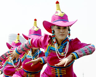 Eine riesige Parade wurde am Montag zum Eröffnungstag der Innermongolischen Woche auf dem Expogelände abgehalten.