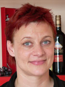 Als Claudia Masüger (38) vor etwas mehr als zwei Jahren nach China gekommen war, hatte sie nur einen Koffer voll mit Wein bei sich. Inzwischen ist sie Besitzerin eines etablieren Weingroßimports.