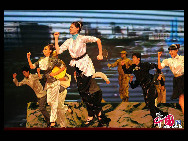 Aufführungen für die Shandonger Woche im Expo-Park (8. Juli 2010). [Foto von Yang Jia]