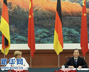 Chinas Ministerpräsident Wen Jiabao bestätigte am Freitag, dass die Verlangsamung des Wirtschaftswachstums in Chinas im zweiten Quartal durch aktive Regulierung und durch die Kontrolle der Regierung verursacht wurde.
