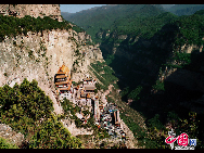 Der Daluo-Palast ist ein großes, 13-stöckiges taoistisches Gebäude am Mianshan-Berg bei der Stadt Jiexiu in der zentralchinesischen Provinz Shanxi. Er verfügt über das unsterbliche Reich des Taoismus und ist der größte taoistische Tempel Chinas. [China.org.cn]