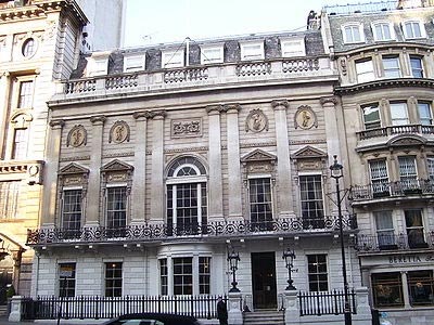 Die Welt ist voller unbekannter Orte. Einige sind vollkommen unbekannt, andere wiederum kennen wir, jedoch wird uns der Zutritt und jedwede Einsicht verwehrt. Hier eine Liste von den zehn wichtigsten Orten, die normale Menschen wohl niemals von innen sehen werden.