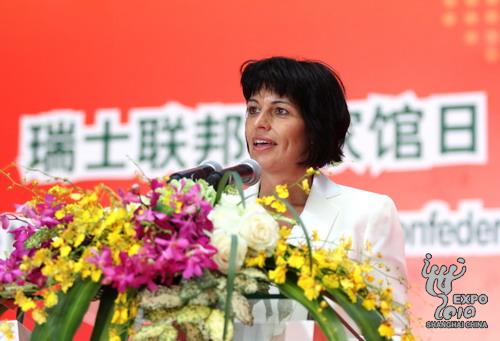 Am Dienstag feierte die Schweiz auf der Weltausstellung in Shanghai ihren Nationentag. Unter den zahlreichen prominenten Gästen befand sich auch die Bundespräsidentin der Schweizer Eidgenossenschaft Doris Leuthard.