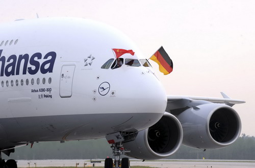 Am 2. September 2010 landet der dritte Airbus A380 der Lufthansa mit dem Namen 'Peking' auf dem Capital International Airport in Beijing. Der deutsche Konzern hat den A380 bereits für die Strecke Frankfurt-Beijing in Betrieb genommen.