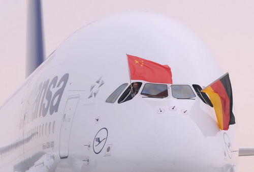 Am 2. September 2010 landet der dritte Airbus A380 der Lufthansa mit dem Namen 'Peking' auf dem Capital International Airport in Beijing. Der deutsche Konzern hat den A380 bereits für die Strecke Frankfurt-Beijing in Betrieb genommen.