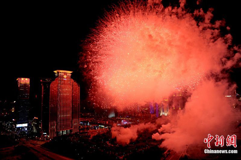 Mit Feuerwerk feiert Shenzhen sein 30. Jubiläum als Sonderwirtschaftszone