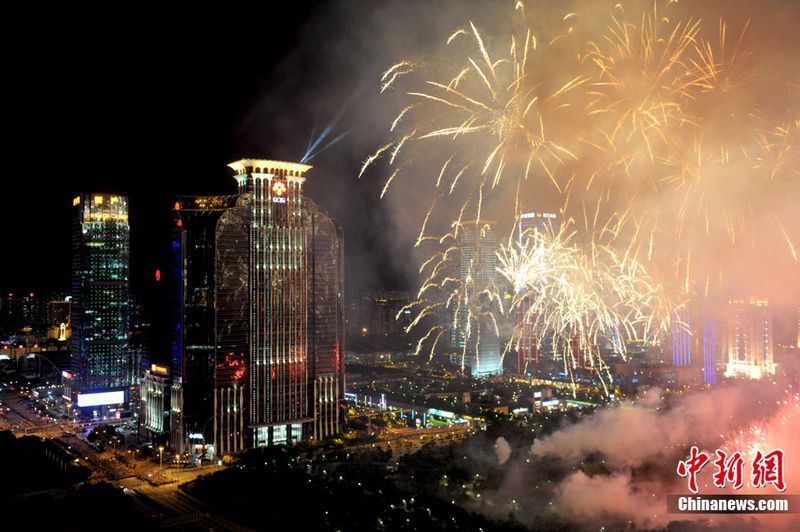 Mit Feuerwerk feiert Shenzhen sein 30. Jubiläum als Sonderwirtschaftszone