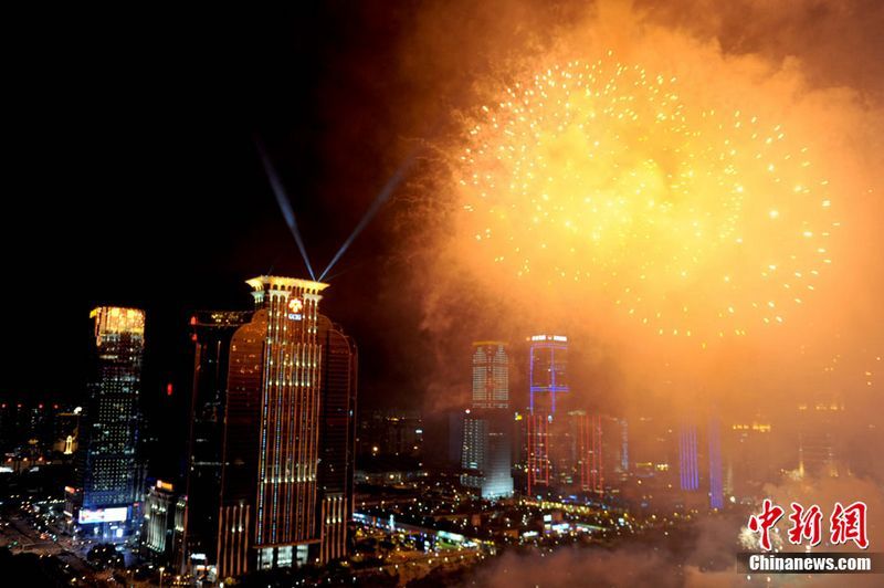 Mit Feuerwerk feiert Shenzhen sein 30. Jubiläum als Sonderwirtschaftszone