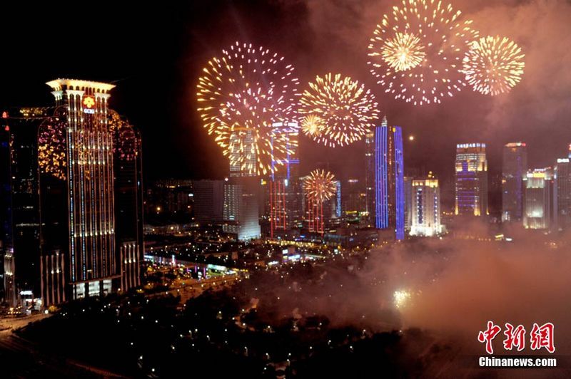 Mit Feuerwerk feiert Shenzhen sein 30. Jubiläum als Sonderwirtschaftszone