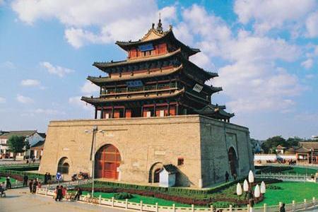 Der Guangyue-Turm, welcher sich im Zentrum von der Stadt Liaocheng befindet, ist am 19. August nach der Renovierung den Besuchern wieder zugänglich gemacht worden. Das Gebäude wurde im Jahr 1374 errichtet.