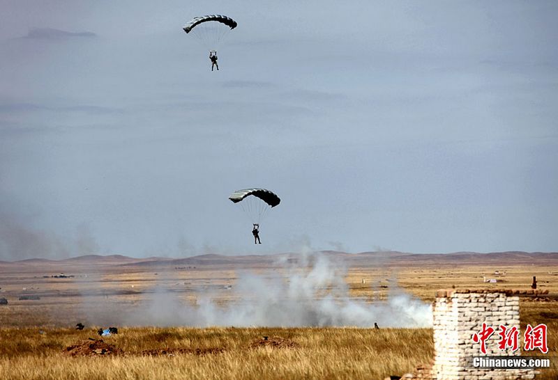 Die Mitgliedstaaten der Shanghaier Organisation für Zusammenarbeit (SCO) hielten am Sonntag in Kasachstan die vierte Übung zum gemeinsamen Antiterror-Manöver 'Friedensmission 2010' ab.