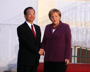 Ungeplantes Treffen der deutschen Kanzlerin und des chinesischen Premiers soll zu einer besseren Bekämpfung von Handelsprotektionismus und engerer Zusammenarbeit bei Klimafragen führen.