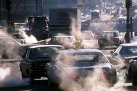 Laut der neusten Statistik der Regierung sind etwa ein Fünftel aller chinesischen Städte von starker Luftverschmutzung betroffen. Als Hauptursache gelten Emissionen von Fahrzeugen.