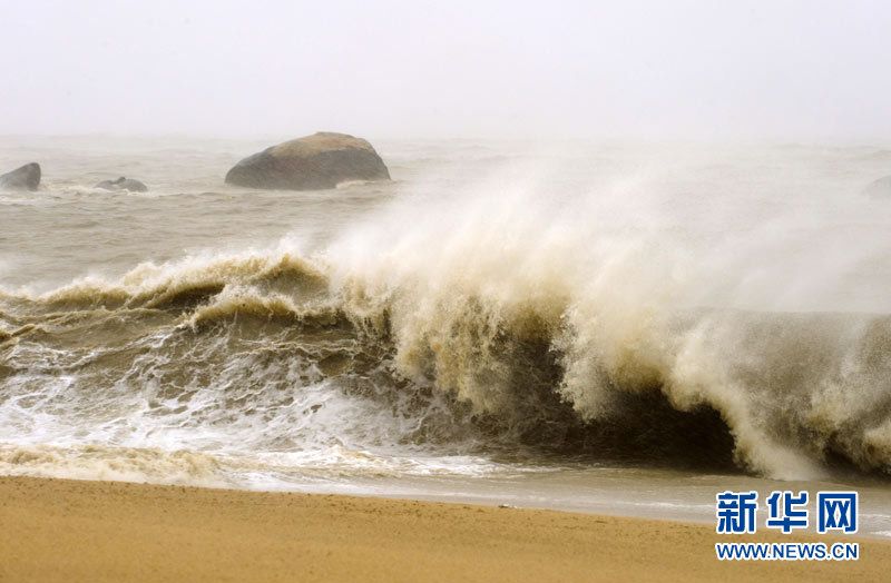 Der Taifun Megi hat am Samstag die südostchinesische Provinz Fujian erreicht. 270.000 Einwohner wurden evakuiert. Lokaler Wetterdienst erwartet eine gesamte Niederschlagsmenge von mehr als 100 Millimetern in Zhangzhou, Xiamen und Quanzhou in den kommenden zwölf Stunden.