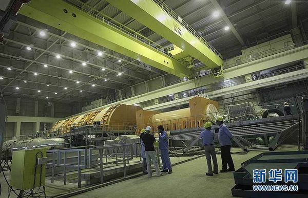 Am Dienstag begann der Iran, Brennstäbe in seinen ersten Nuklearreaktor Buschehr einzusetzen. Der Leiter der iranischen Atomenergiebehörde bezeichnete es als wichtigsten Schritt im Bemühen, das Ziel der friedlichen Nutzung von Atomkraft zu realisieren