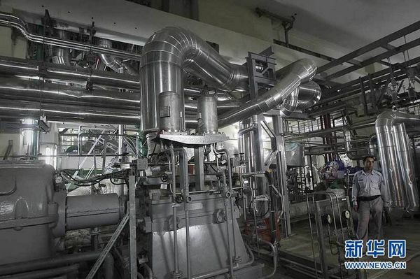 Am Dienstag begann der Iran, Brennstäbe in seinen ersten Nuklearreaktor Buschehr einzusetzen. Der Leiter der iranischen Atomenergiebehörde bezeichnete es als wichtigsten Schritt im Bemühen, das Ziel der friedlichen Nutzung von Atomkraft zu realisieren