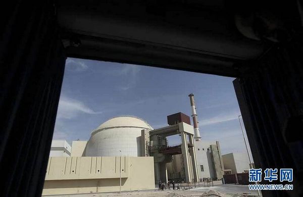 Am Dienstag begann der Iran, Brennstäbe in seinen ersten Nuklearreaktor Buschehr einzusetzen. Der Leiter der iranischen Atomenergiebehörde bezeichnete es als wichtigsten Schritt im Bemühen, das Ziel der friedlichen Nutzung von Atomkraft zu realisieren