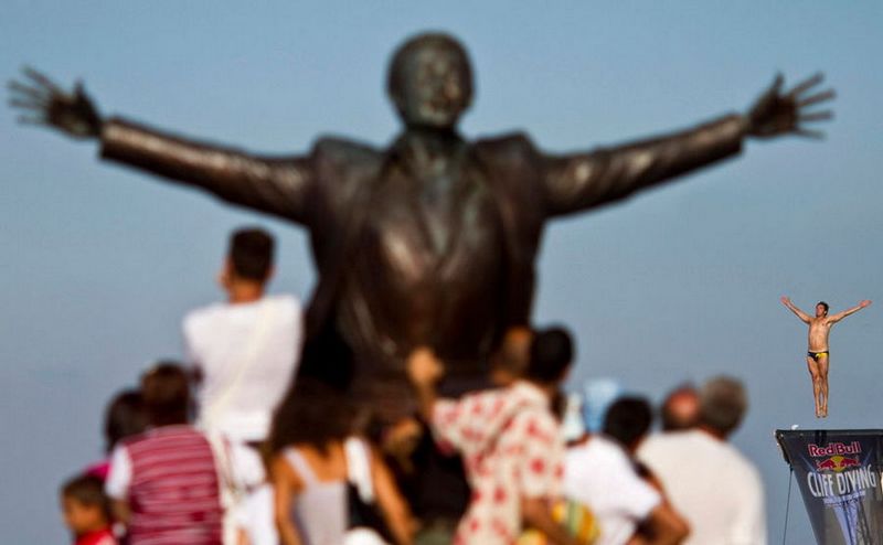 Die weltweit einflussreiche Nachrichtenagentur Reuters hat vor kurzem die besten Sportbilder des Jahres 2010 gewählt. Viele Fotos wurden während des Finales der WM 2010 in Südafrika gemacht.