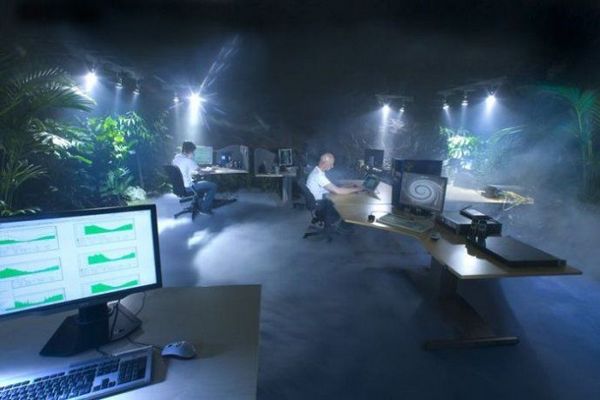Die Server von WikiLeaks befinden sich in einem Bunker 30 Meter tief unter der Erde. Darüber liegt der Park Vita Berg in Stockholm. Der Bunker wurde in den 70er Jahren gebaut und diente als Atomschutzkeller während des Kalten Krieges.