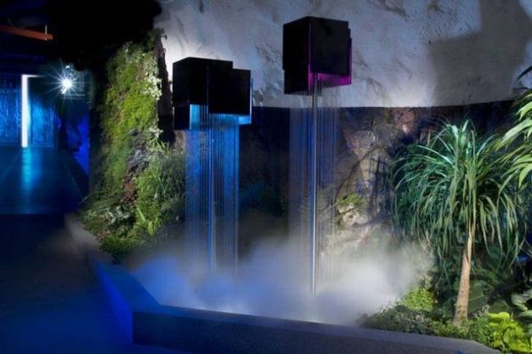 Die Server von WikiLeaks befinden sich in einem Bunker 30 Meter tief unter der Erde. Darüber liegt der Park Vita Berg in Stockholm. Der Bunker wurde in den 70er Jahren gebaut und diente als Atomschutzkeller während des Kalten Krieges.